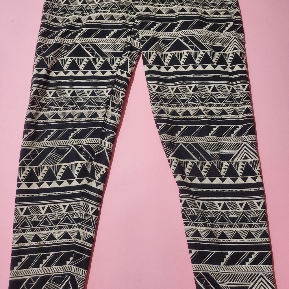 Pink Victoria's Secret Patterned Triangle Mozaic Geometric Studs Leggings - Picture 2 of 7